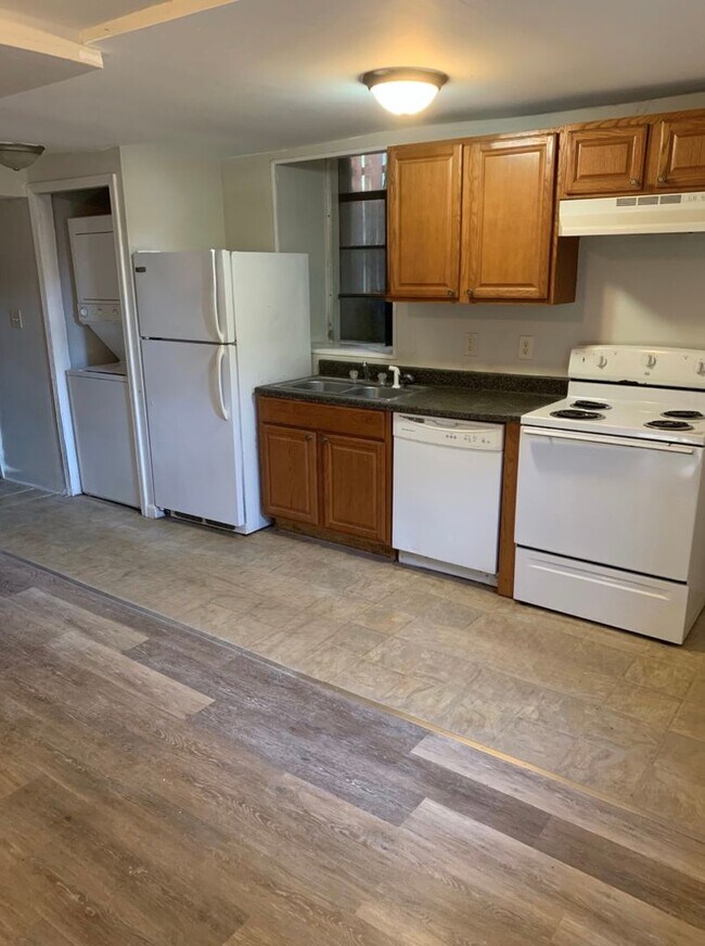 Building Photo - THREE 2 BEDROOM APARTMENTS IN THIS BUILDIN...