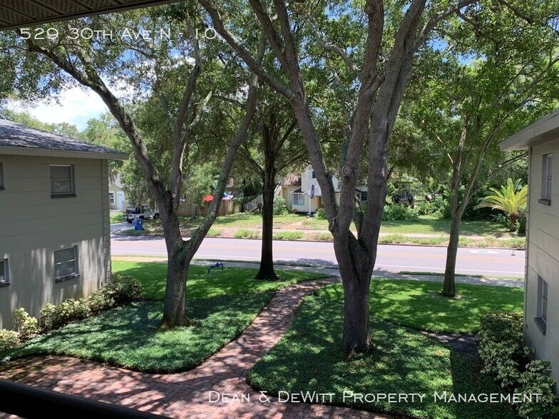Building Photo - 2 Bed/2 Bath - Unit 9