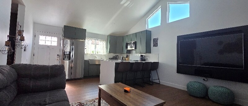 Building Photo - 6611 Winnetka Ave