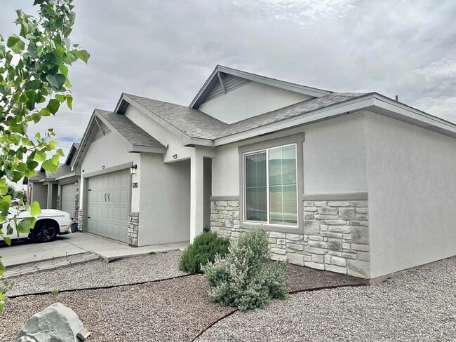 Building Photo - Beautiful 4 Bedroom/3 Bathroom Home