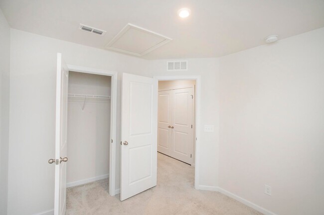 Building Photo - Beautiful Townhome in Antioch!