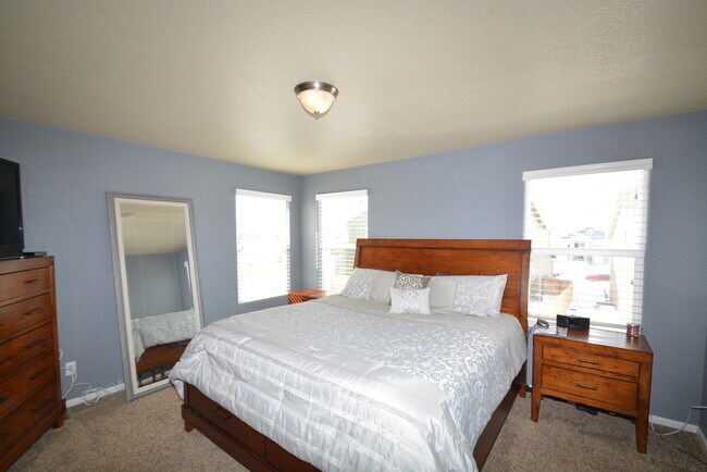 Building Photo - Beautiful 2-story home in D-49 available to move in on 05/01/2026! The owner allows 1 dog up to 7...