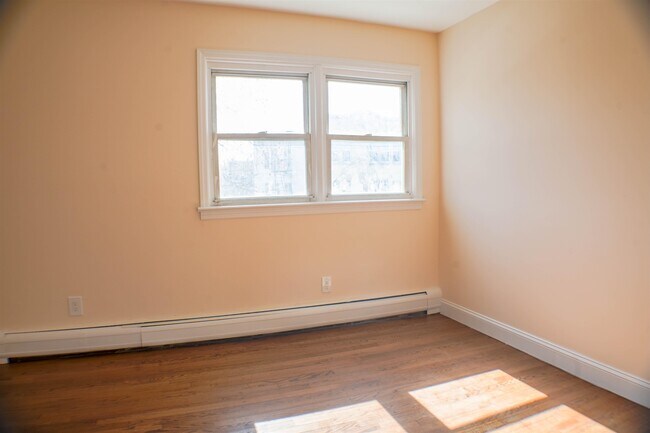 Building Photo - 300 Cator Ave