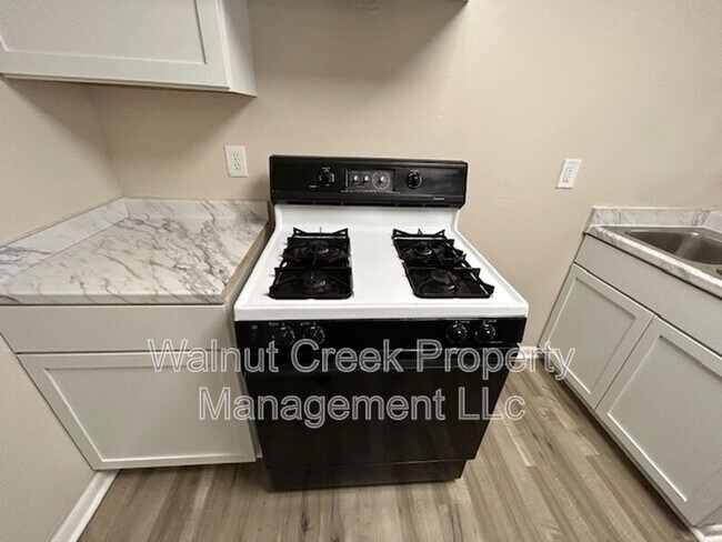 Building Photo - 518 Lake Ave