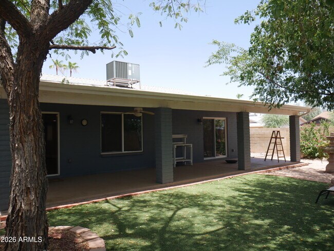 Building Photo - 1201 W Loughlin Dr