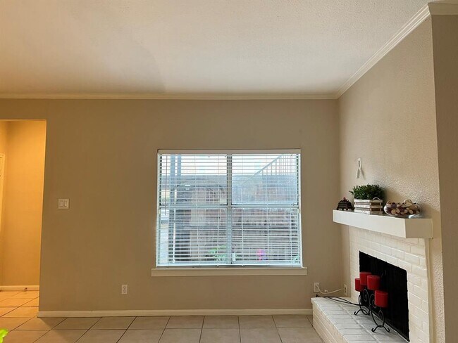 Building Photo - 728 Bering Dr