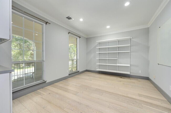 Building Photo - 10011 Brightling Ln