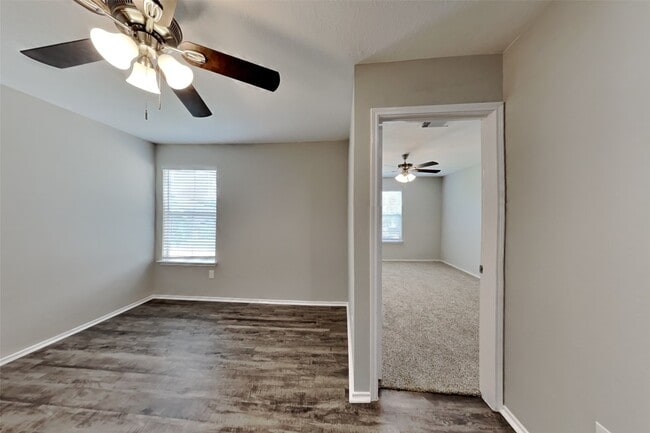 Building Photo - 11818 Sandy Stream Dr