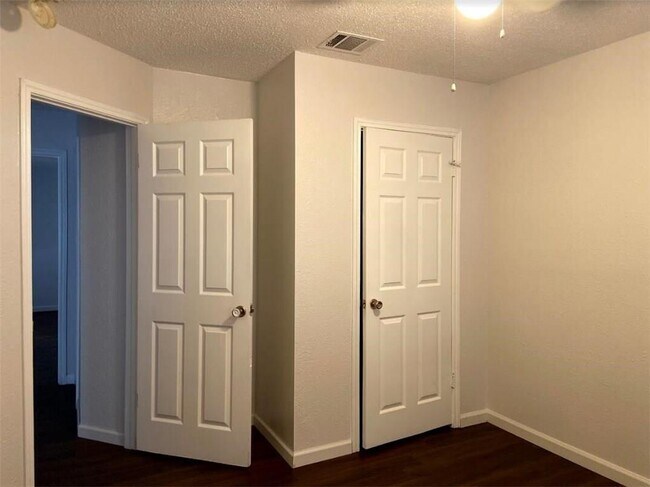 Building Photo - 12103 Sunderland Dr