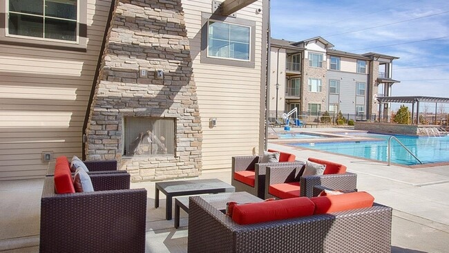 Building Photo - 1605 E County Line Rd