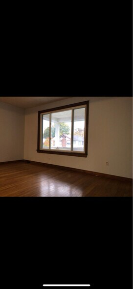 Building Photo - 504 Helen St