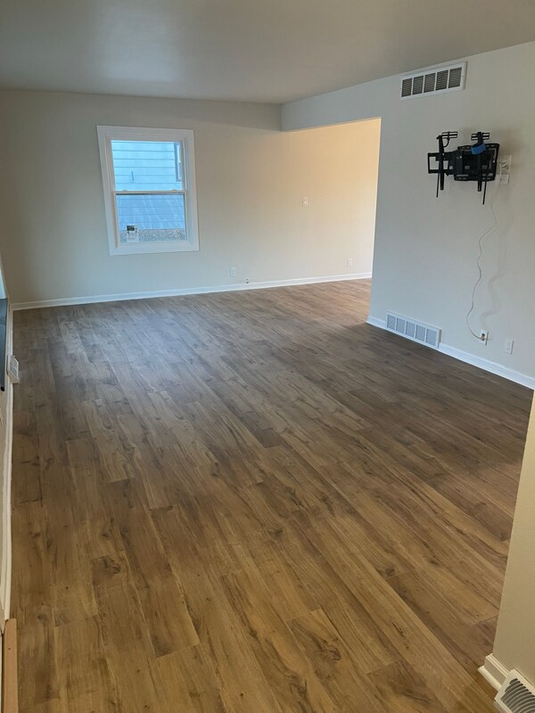 Building Photo - 5965 Teakwood Dr