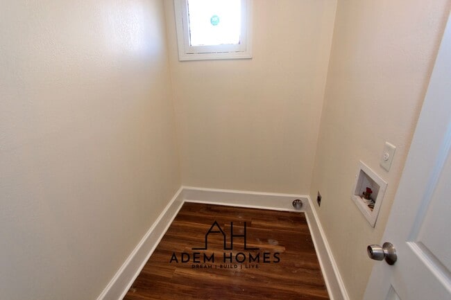 Building Photo - Beautiful Brick Home Minutes from Midtown, Crosstown, Rhodes College!!