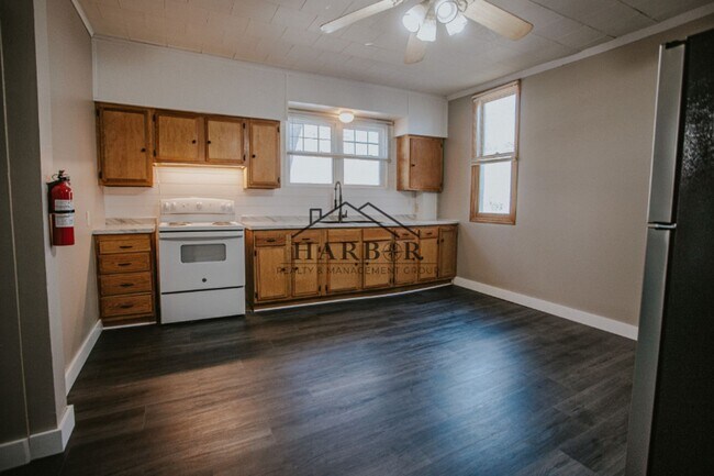 Building Photo - $500 Gift Card Move in Special