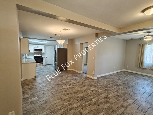 Building Photo - 619 S Highland Ave