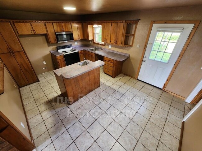 Building Photo - 410 N Division St