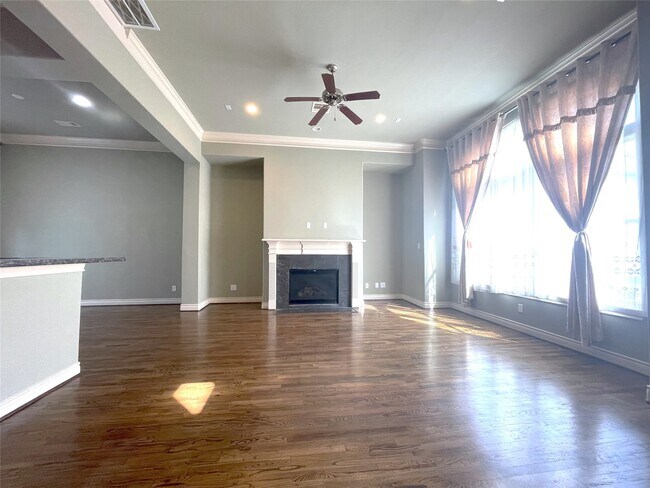 Building Photo - 3138 Pemberton Walk