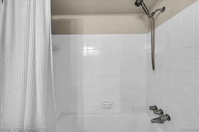 Building Photo - 24240 Beverly St