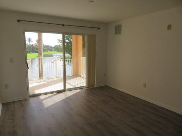 Building Photo - 181 SW Palm Dr