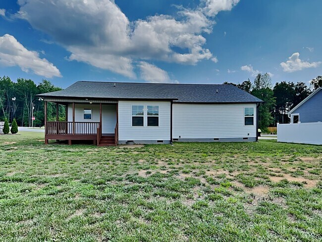 Building Photo - 20 Pine Meadow Way
