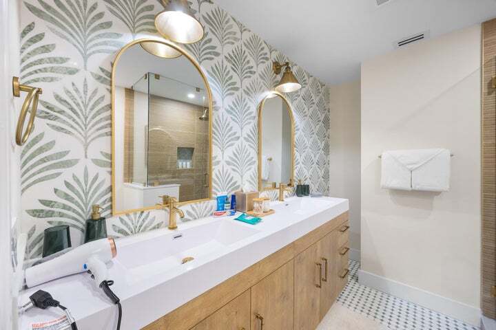 Building Photo - 1096 SW 27th Ave