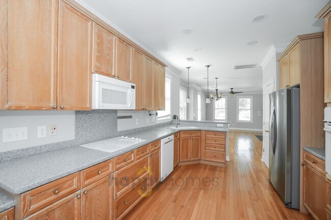 Building Photo - End-Unit Elegance on Daniel Island: 3 Bed, 3.5 Bath