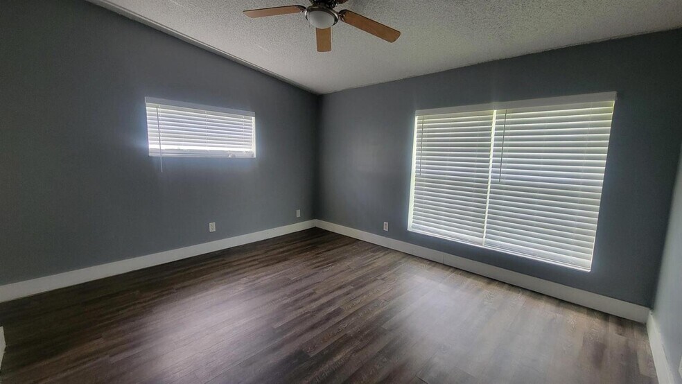 Building Photo - 9520 W Daffodil Ln