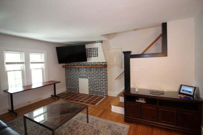 Building Photo - 365 S Evaline St