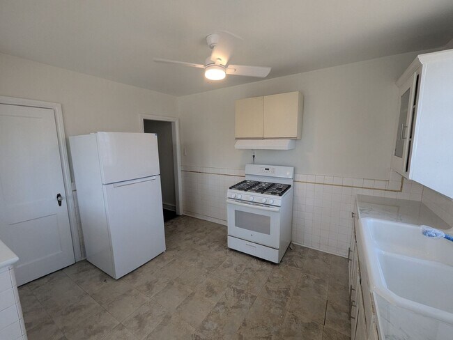 Building Photo - 3343 Chippendale St