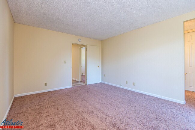 Building Photo - Lovely Blossom Valley Home