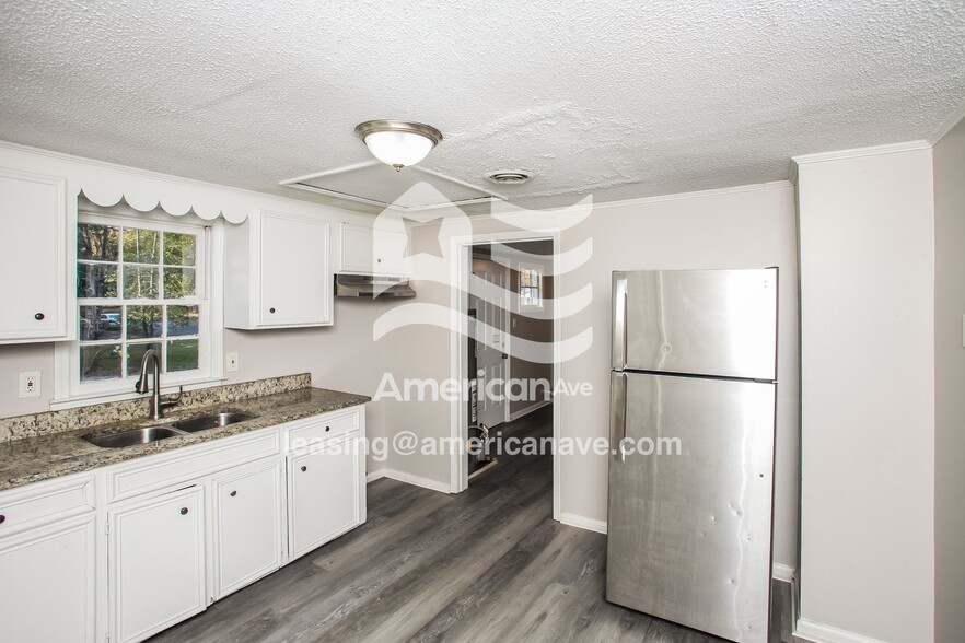 Building Photo - 2647 Trull St