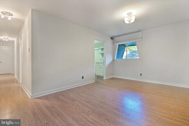 Building Photo - 11600 Vantage Hill Rd