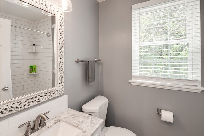 Building Photo - 3281 S Stafford St