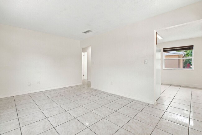 Building Photo - 872 NW 108th St