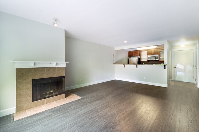 Building Photo - Contemporary, Clean Condo at Veridian Cove!! Available 7/10/2026!