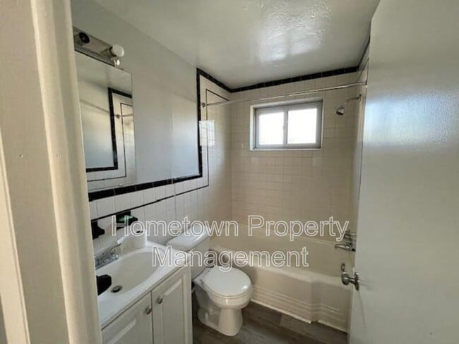 Building Photo - 127 S 28th St