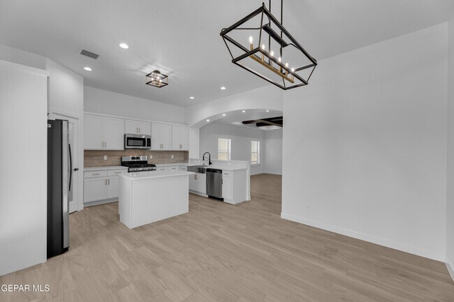 Building Photo - 781 Cedarwood Ave