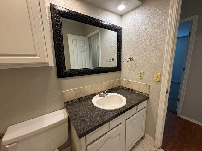 Building Photo - Broken Arrow - 3 bedroom 2 bath!!