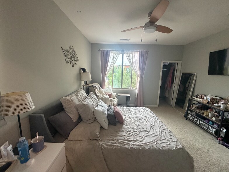 Building Photo - 130 Cadence