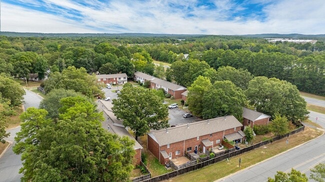 Building Photo - 200 Pine Forest Dr