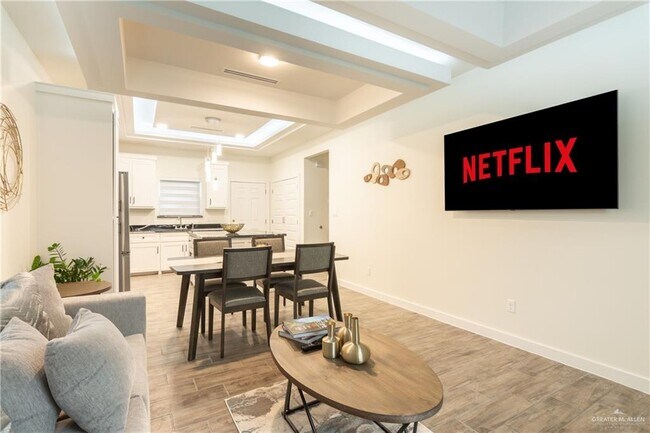 Building Photo - 13 Taxco Ct