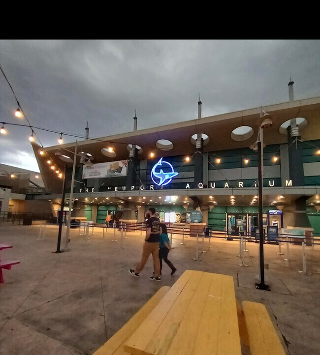 Building Photo - 646 Monmouth St