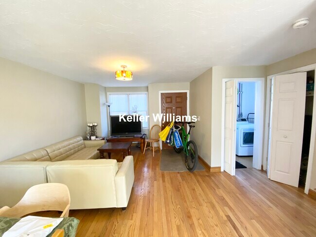 Building Photo - 1440 Tremont St