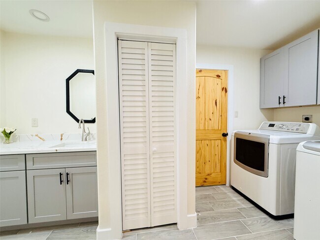 Building Photo - 3936 Wagon Rd