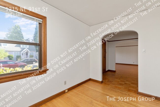 Building Photo - 1215 NE 91st St