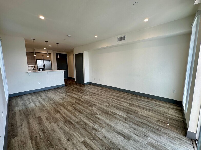 Building Photo - 6923 Kittyhawk Ave