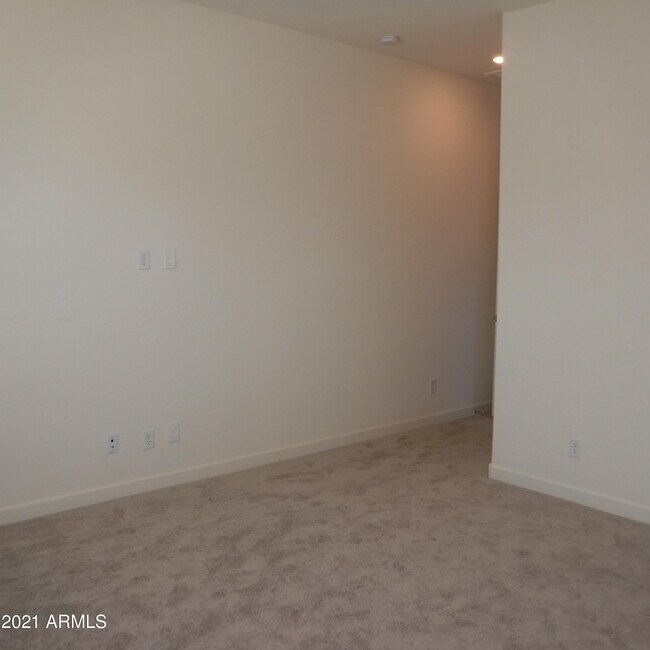 Building Photo - 16755 W Sand Hills Rd