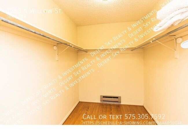 Building Photo - 1253 N Willow St