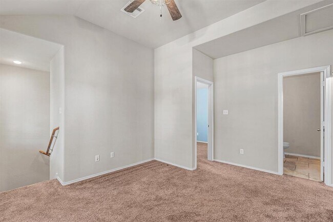 Building Photo - 220 Chickadee Ln