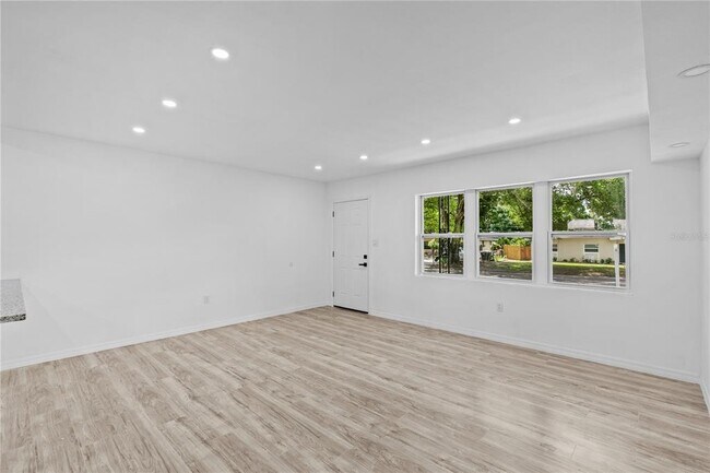 Building Photo - 1435 Eden Dr